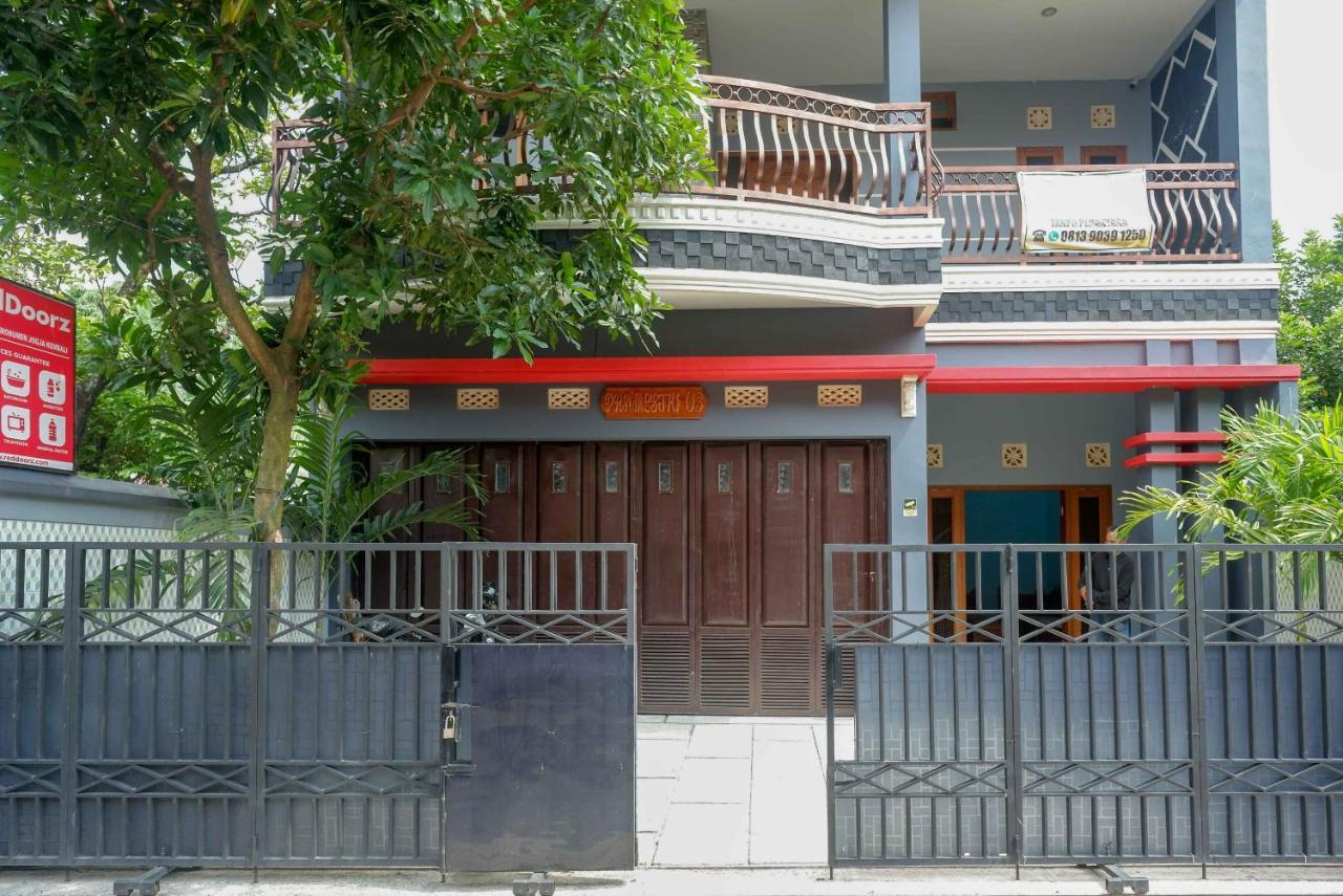 Reddoorz Syariah Near Monumen Jogja Kembali Otel Kejayan Dış mekan fotoğraf